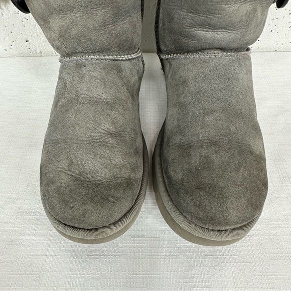 UGG Size 6 Bailey Button Gray Suede Shearling Boots - Picture 5 of 17